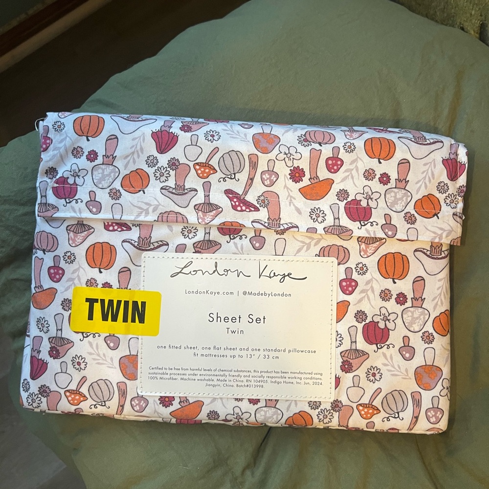 Twin bed sheets never used/ never opened